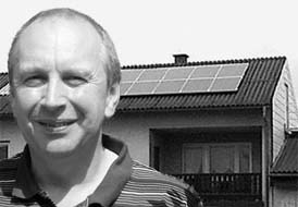 Wolfgang Löser vor seiner Photovoltaikanlage